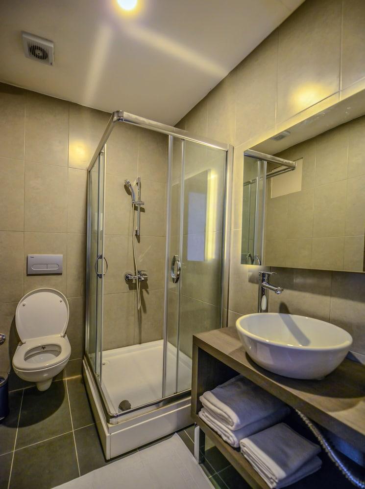 A11 Hotel Atasehir Istanboel Buitenkant foto